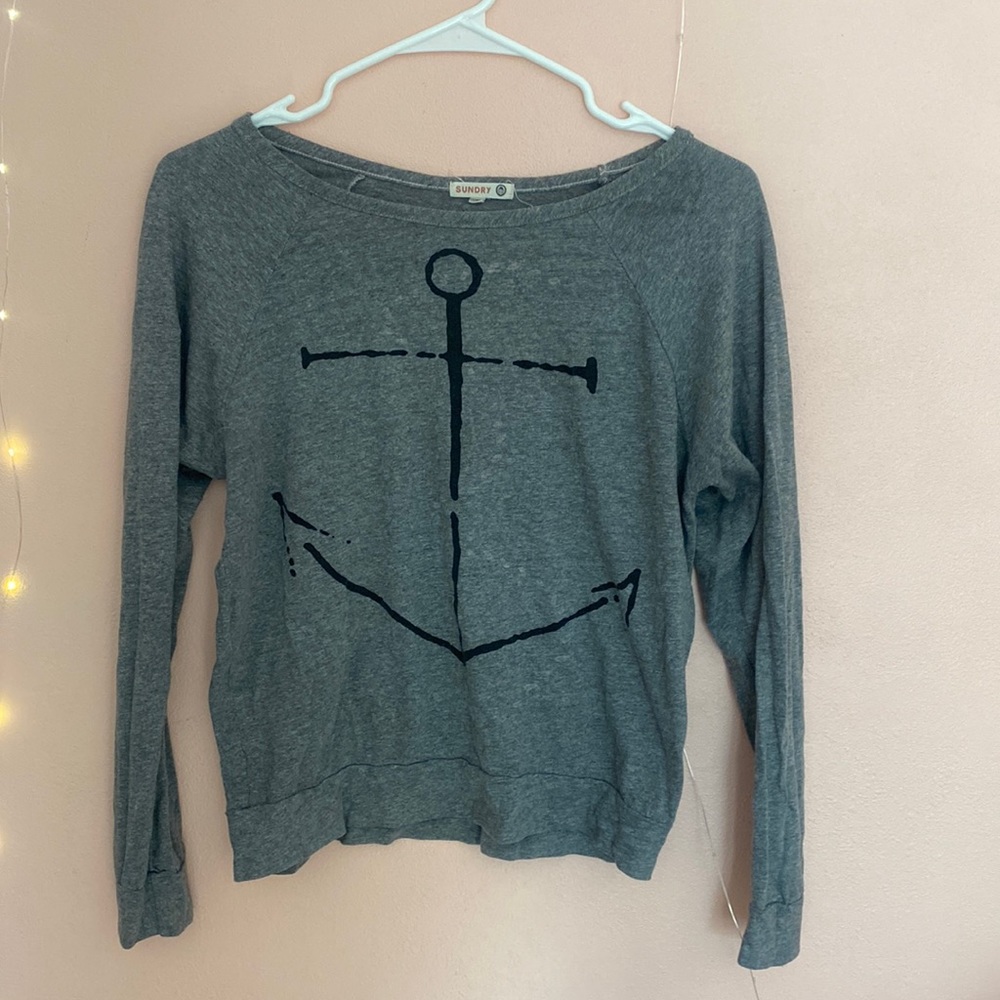 Long sleeve graphic tee